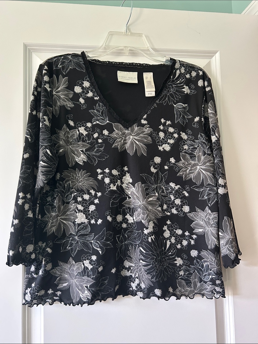 Liz Claiborne Black Floral V-Neck Tunic
